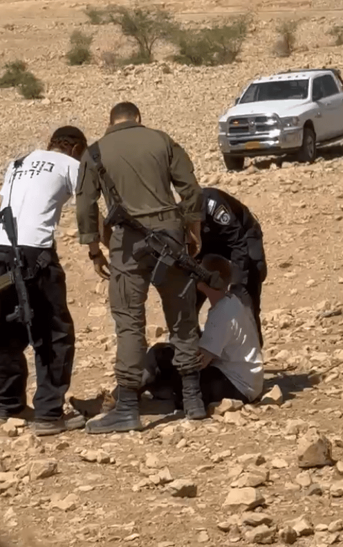 ראס עין אל עוג'ה - שוטר, רבש