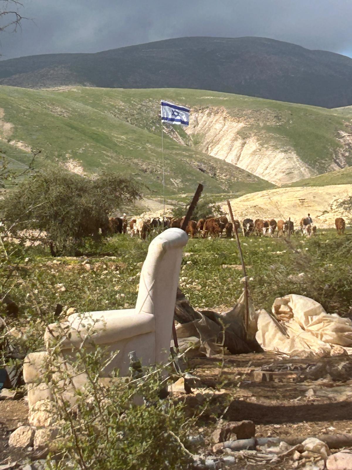 New outpost with a cattle herd in Fasayil