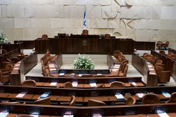 Only 19 Members of the Knesset From the Opposition Voted Against