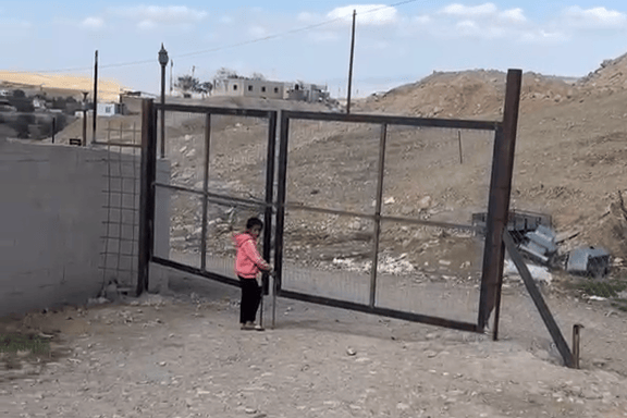 חדש: מתנחלים פולשים לבתי פלסטיניים ומכים את יושביהם